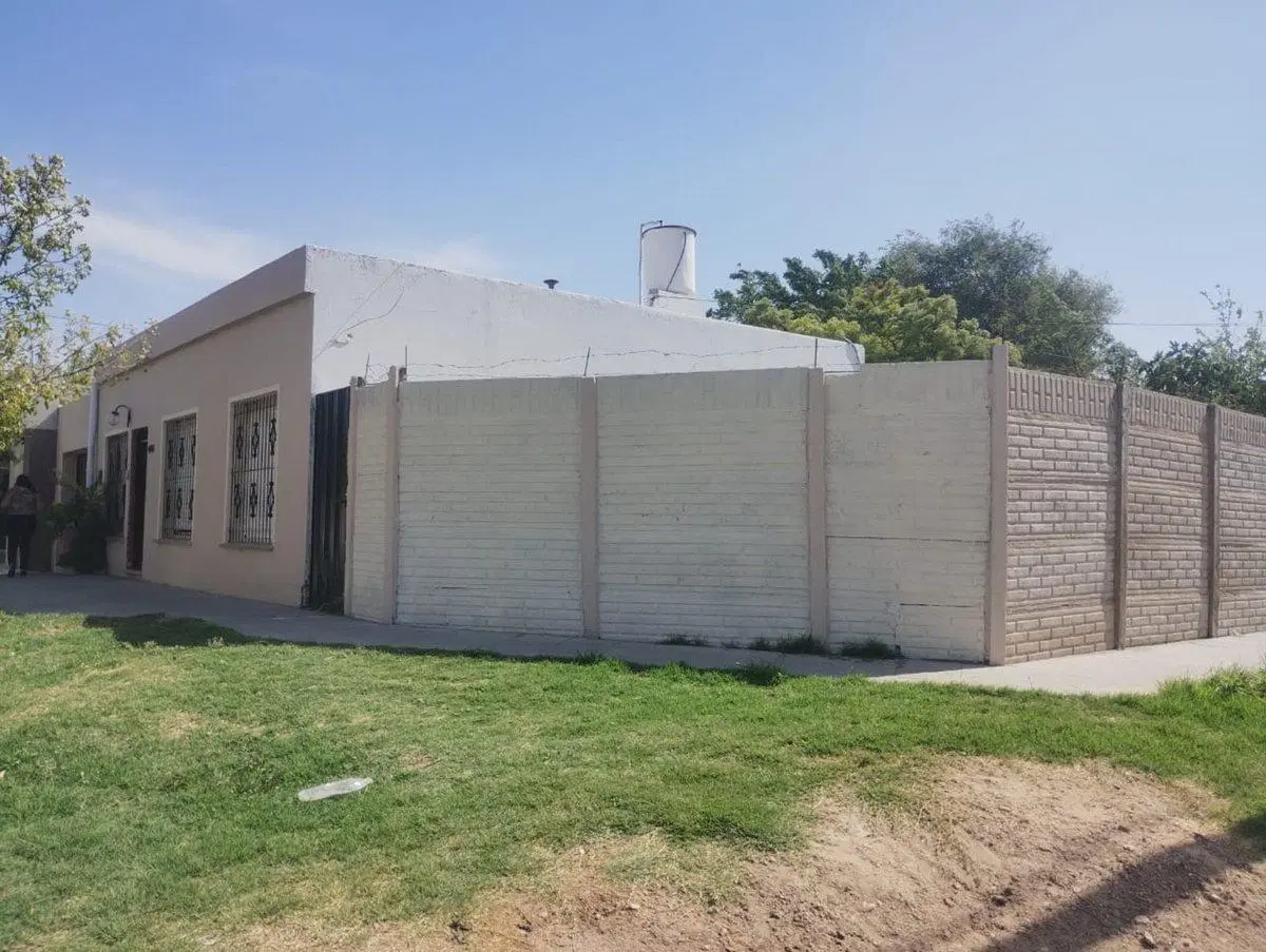 Casa y terreno Salta 427. 3