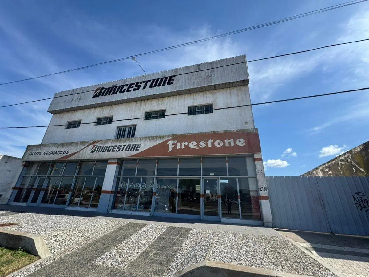 Local comercial en Av. Pedro Luro 2130 3