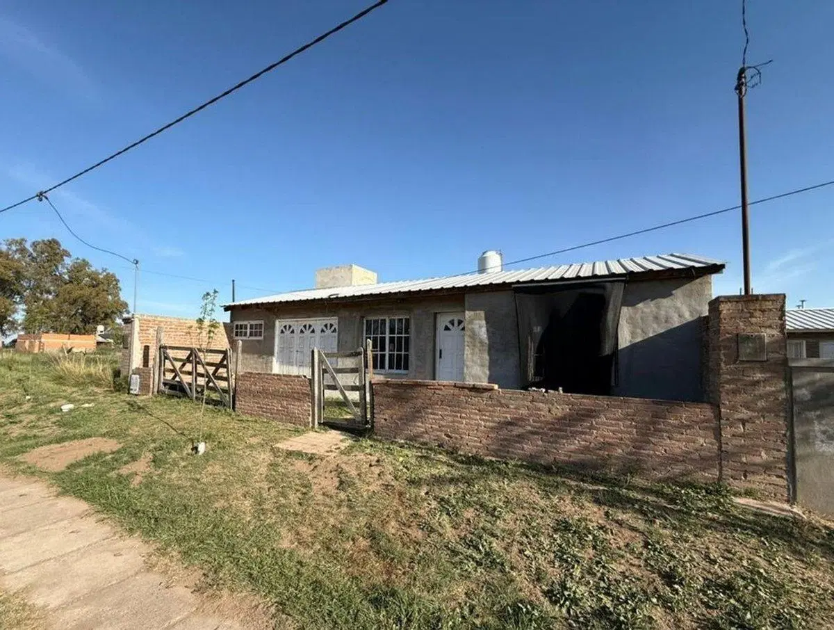 Casa en Alsina y San Martín - Winifreda 1
