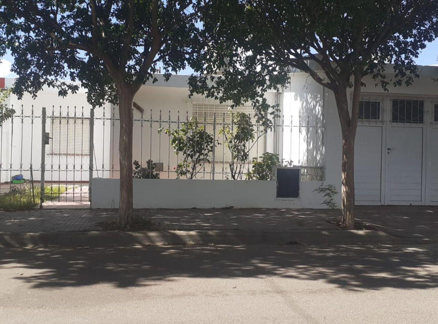 Casa Pje De La Cruz 733 Cnia. Escalante. Sta Rosa