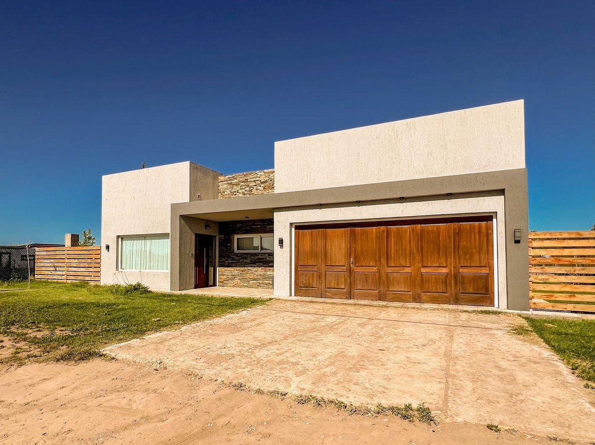 Casa Quinta en Cardo Ruso 415