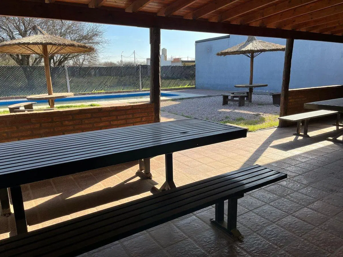 Dos casas quintas en Zocchi 2924 esq. Domínguez 3