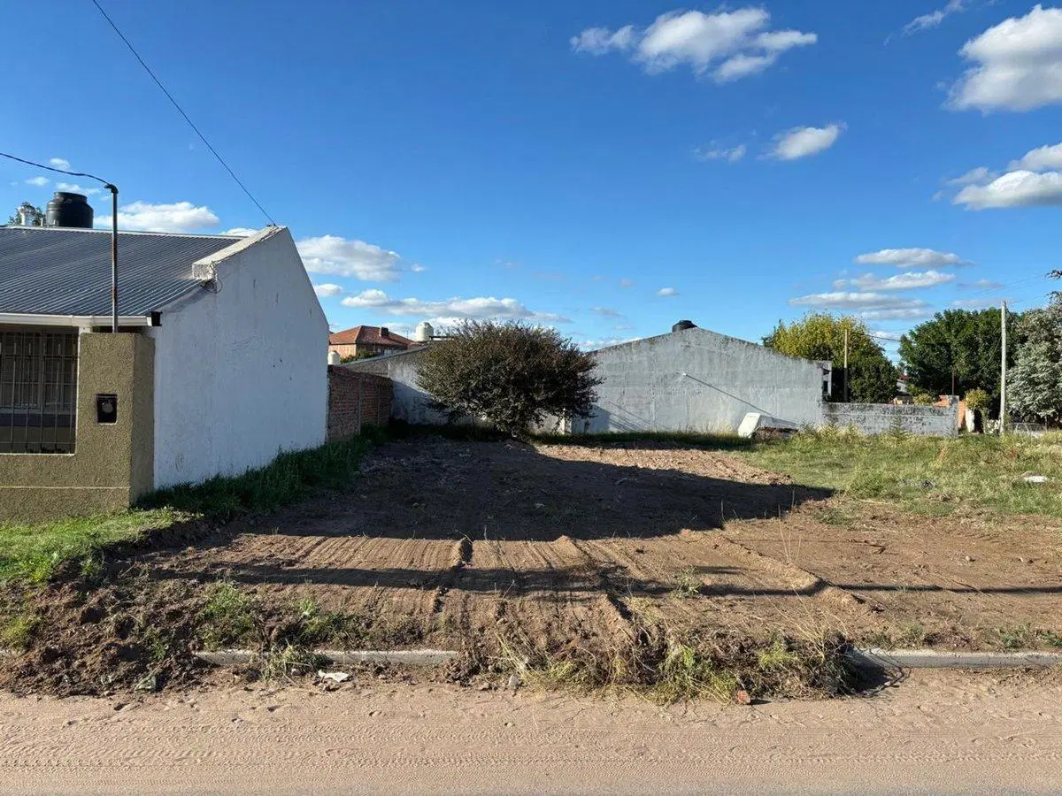 Terreno en Cavero entre R. Pereyra y Sergio Lopez 5