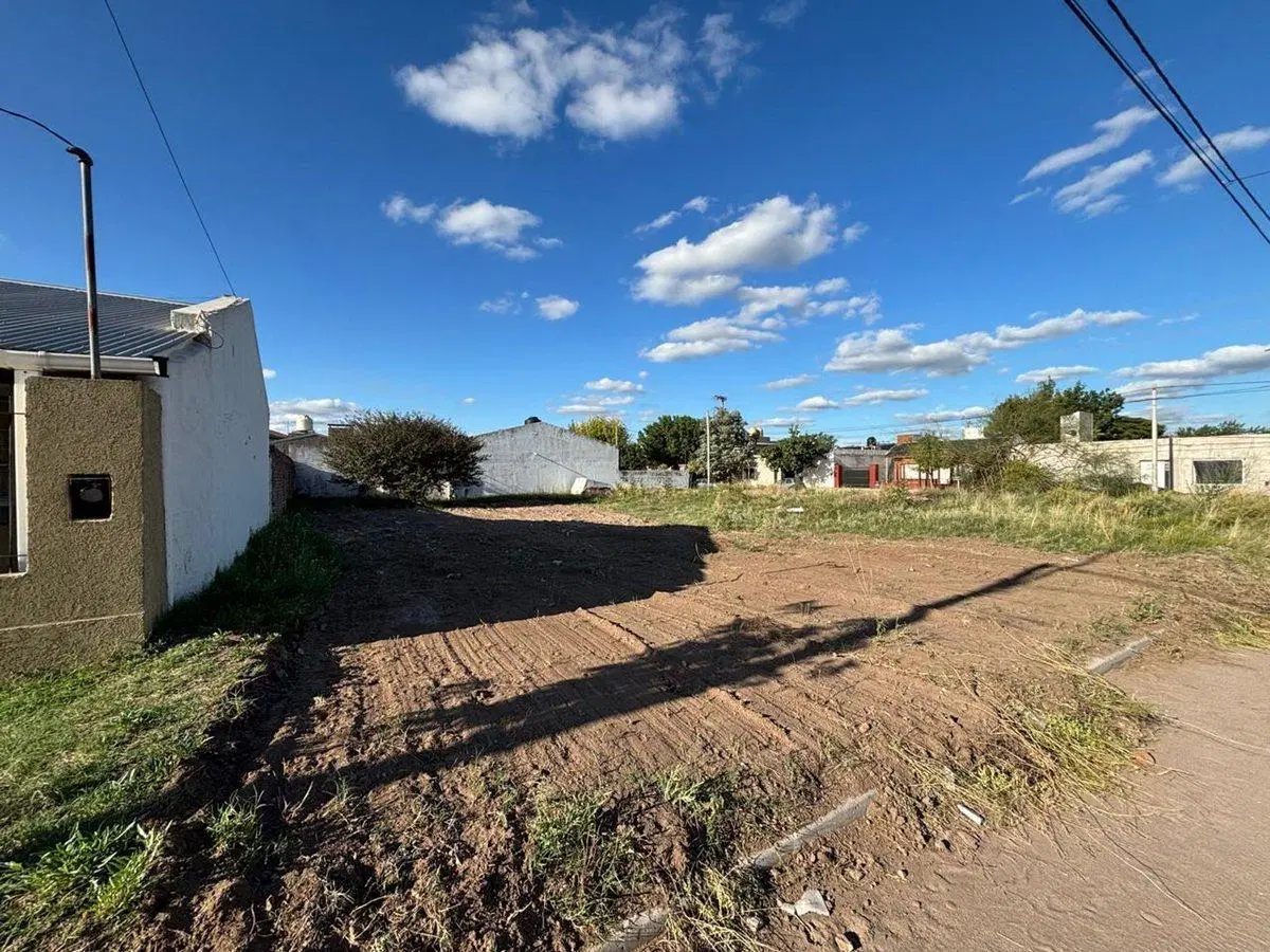 Terreno en Cavero entre R. Pereyra y Sergio Lopez 3