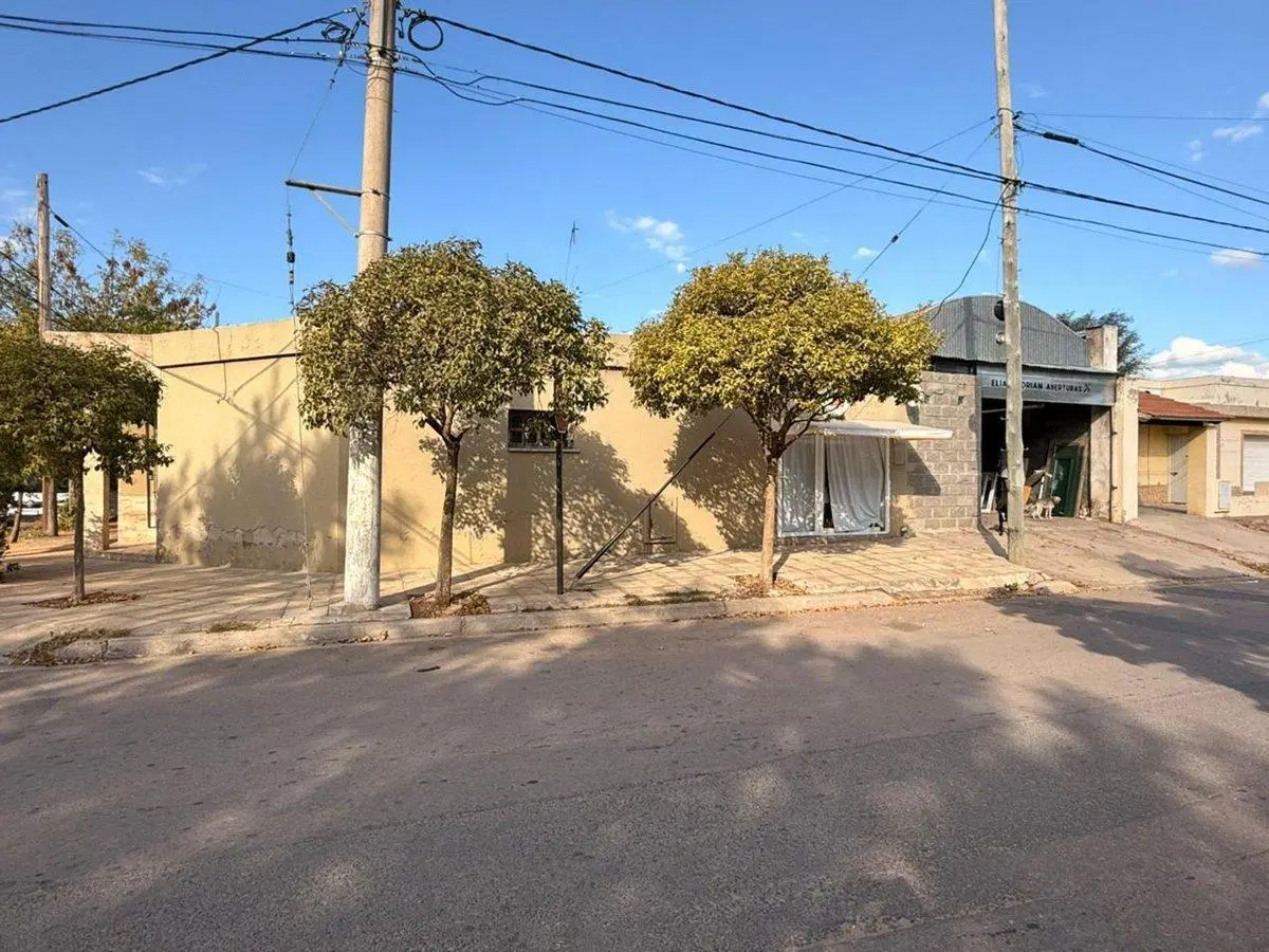 Casa+ Galpón calle SARMIENTO 697 SANTA ROSA 4