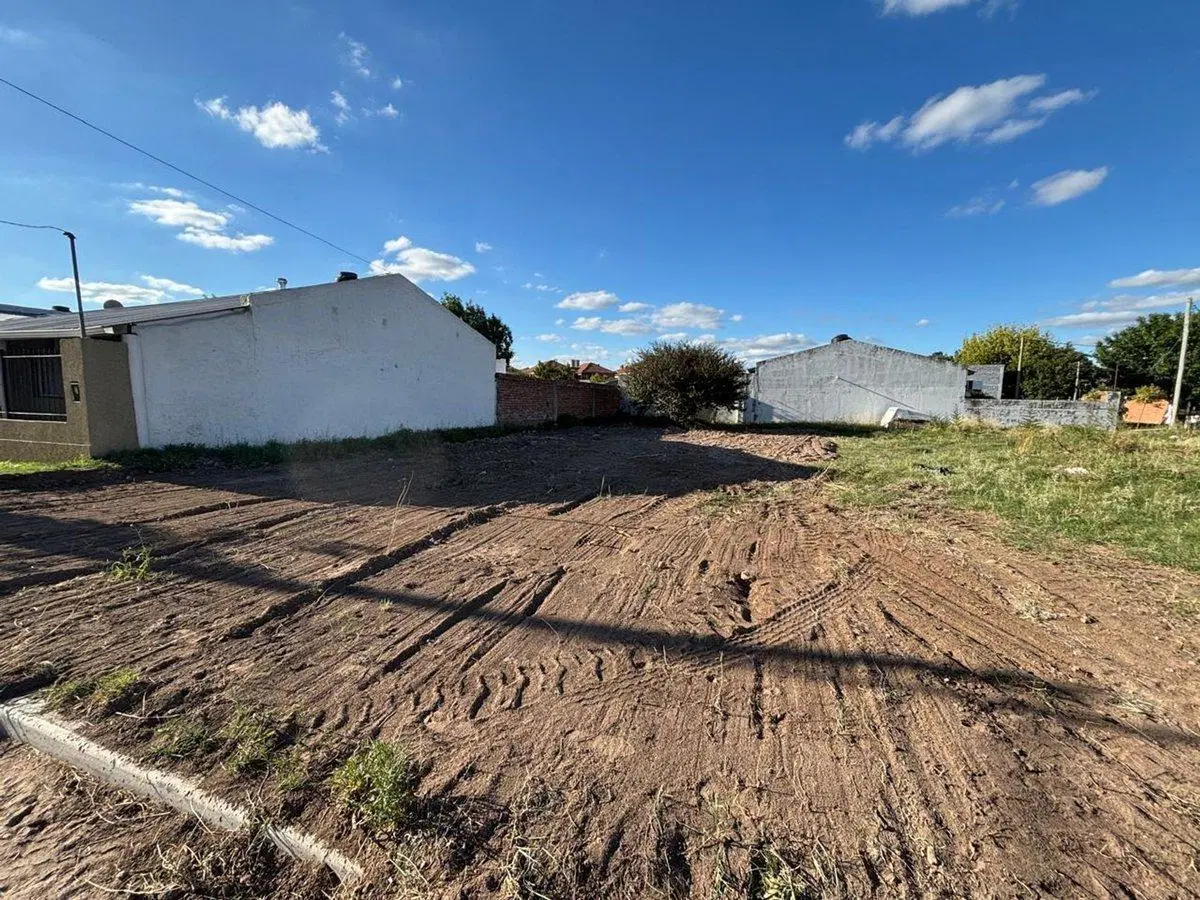 Terreno en Cavero entre R. Pereyra y Sergio Lopez 4