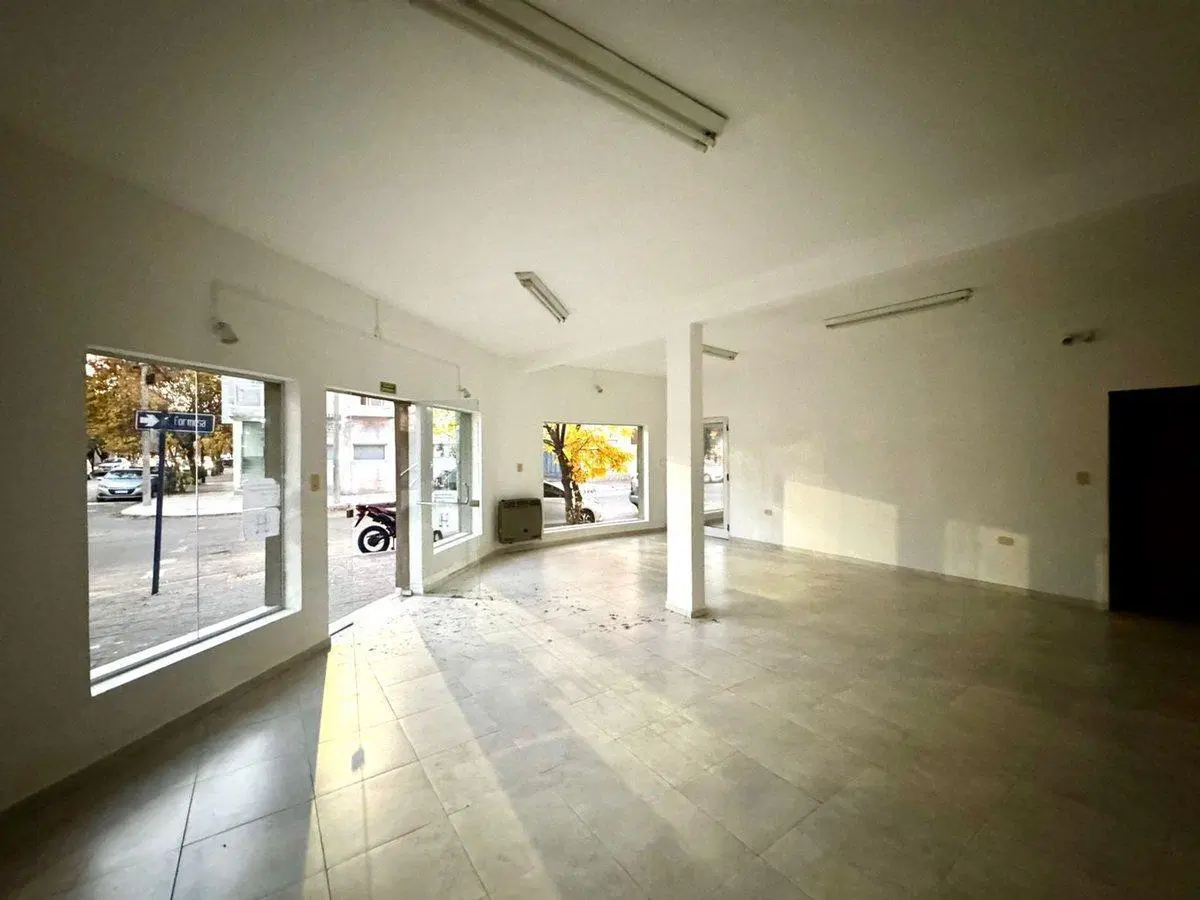 Local comercial en M. T. Alvear esq Urquiza 3