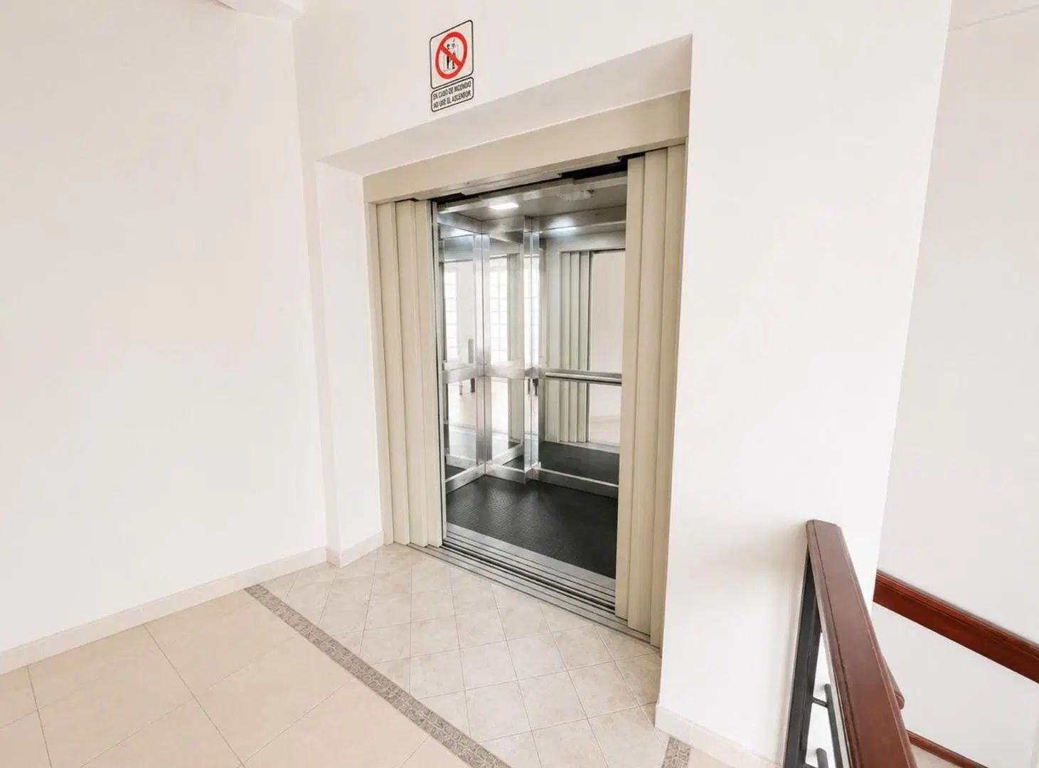Alquiler Oficinas Av. Circ. Santiago Marzo Nº 2585 2