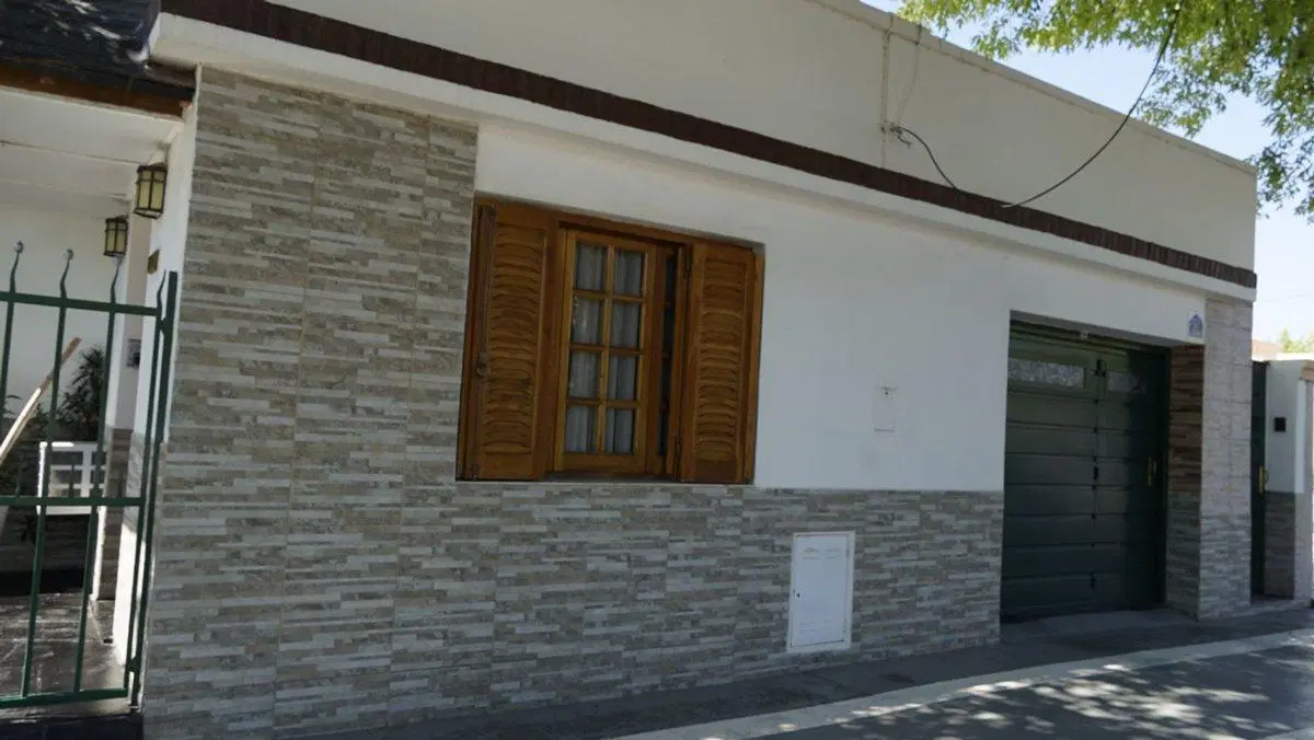 Casa en  Civit 157 entre España y Marmol 5