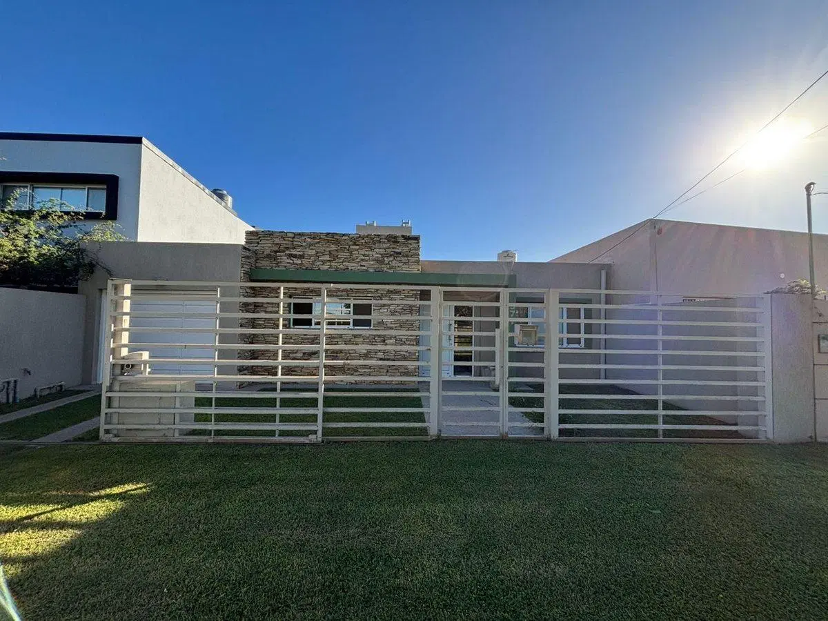 Casa en Av 13 de Caballeria Norte 567, Toay 2