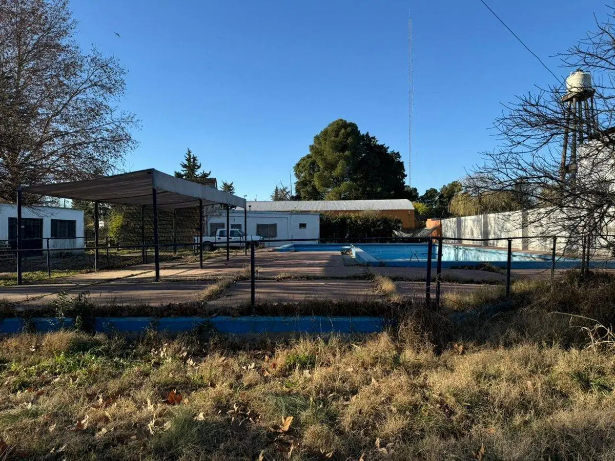 Casa con quincho   sobre  Rucanelo 3663 3