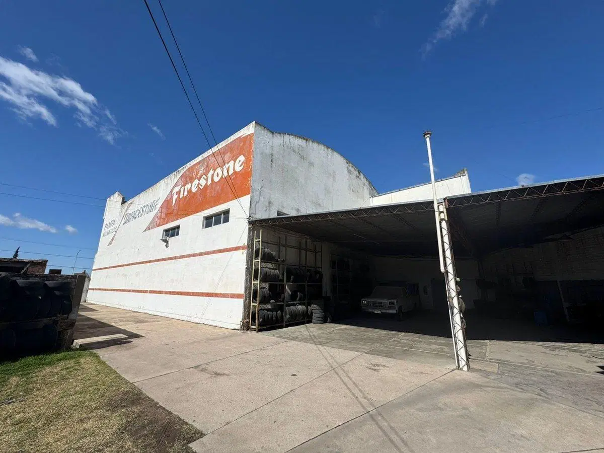 Local comercial en Av. Pedro Luro 2130 2