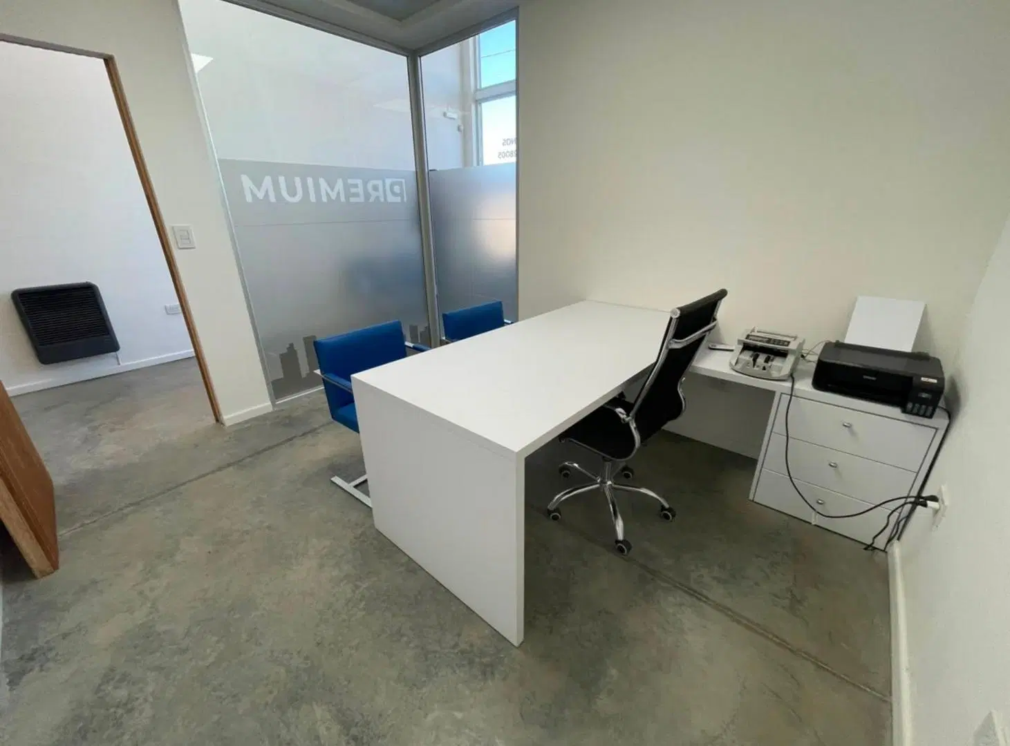 Alquiler local comercial 13 de Caballeria 1382 2