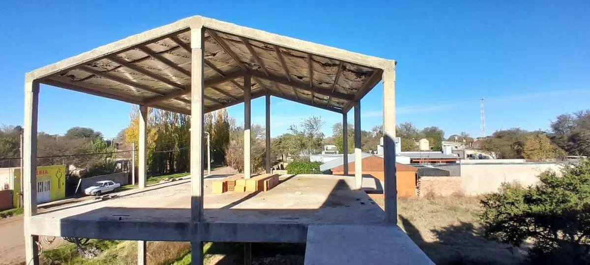 Locales y departamentos en construcción en Toay 8