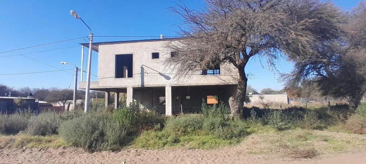 Locales y departamentos en construcción en Toay 2