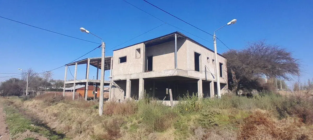 Locales y departamentos en construcción en Toay 5
