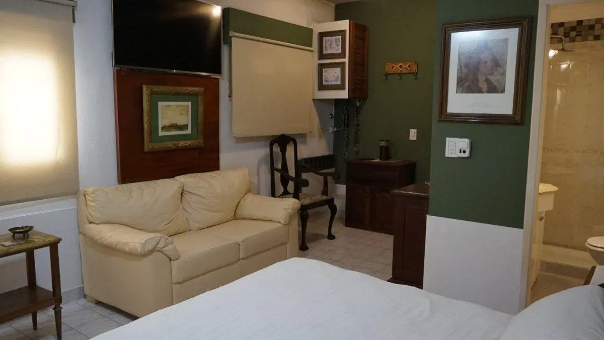 Casa en  Civit 157 entre España y Marmol 8