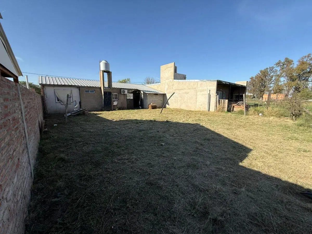 Casa en Alsina y San Martín - Winifreda 3