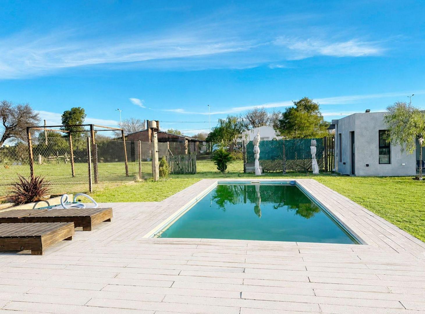 Foto de Terreno con Quincho y Pileta en Alelies y Berton, imagen 3