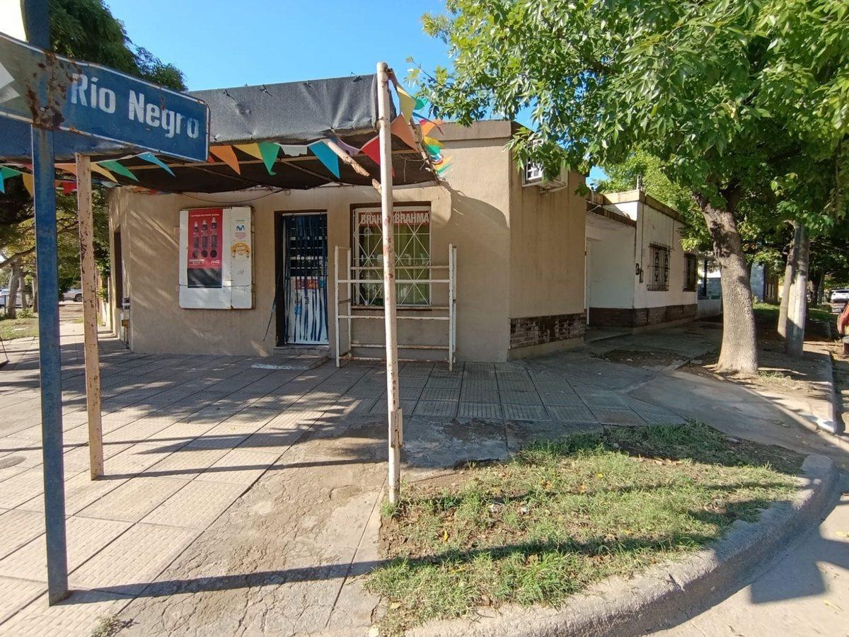 Foto de Casa + Salón comercial en Alte. Brown 802, imagen 1