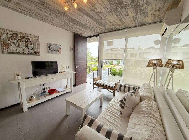 Apartamento en Alquiler Manantiales 1