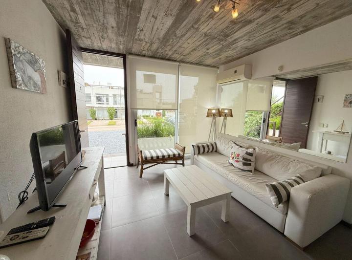Apartamento en Alquiler Manantiales 2
