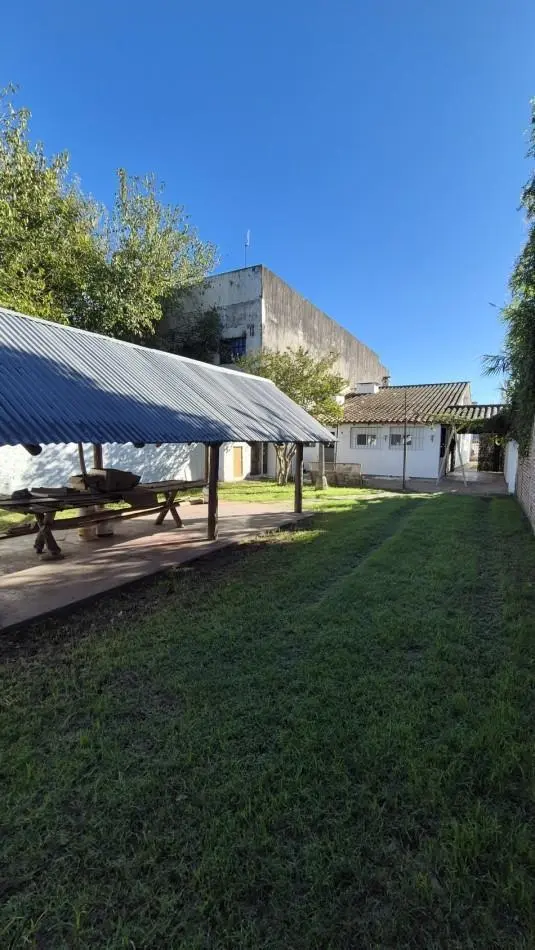 CASA EN ALQUILER CON GRAN PARQUE, QUINCHO Y UBICACION INMEJORABLE 1