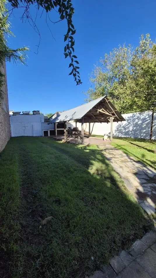 CASA EN ALQUILER CON GRAN PARQUE, QUINCHO Y UBICACION INMEJORABLE 3