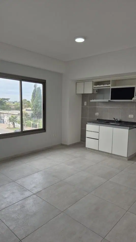 Alquiler Departamento 2 Ambientes con Cochera y balcon Paso del Rey Centro 3