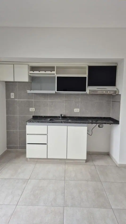 Alquiler Departamento 2 Ambientes con Cochera y balcon Paso del Rey Centro 4