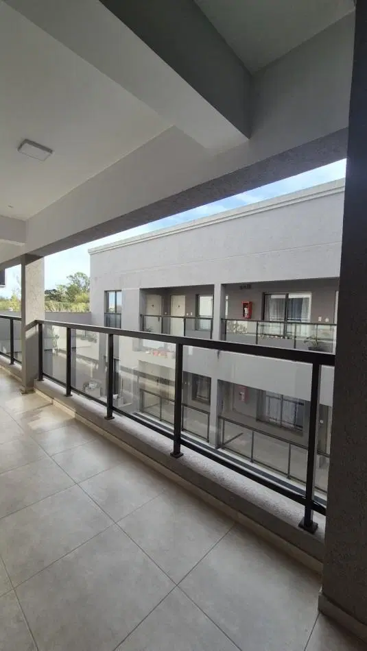 Alquiler Departamento 2 Ambientes con Cochera y balcon Paso del Rey Centro 2