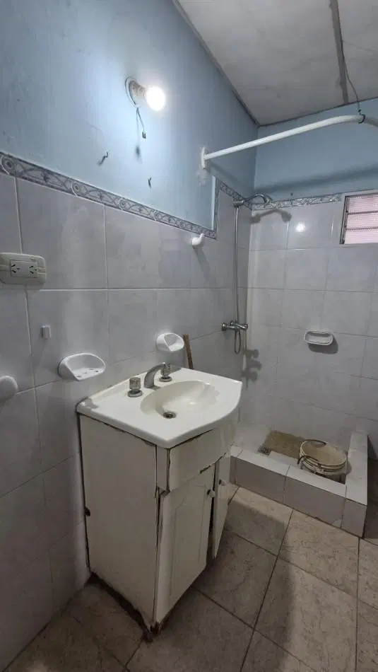 Venta Casa sobre Lote de 10x24 en el Corazon de Paso del Rey Centro 2