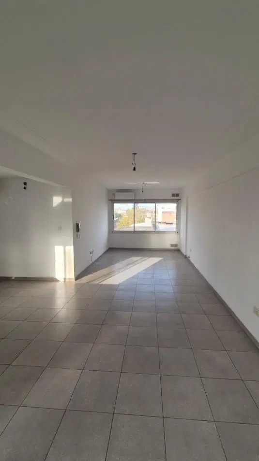 ALQUILER DE DEPARTAMENTO MODERNO A METROS DE LA ESTACION - CON BALCON, COCHERA Y BAJAS EXPENSAS. 3