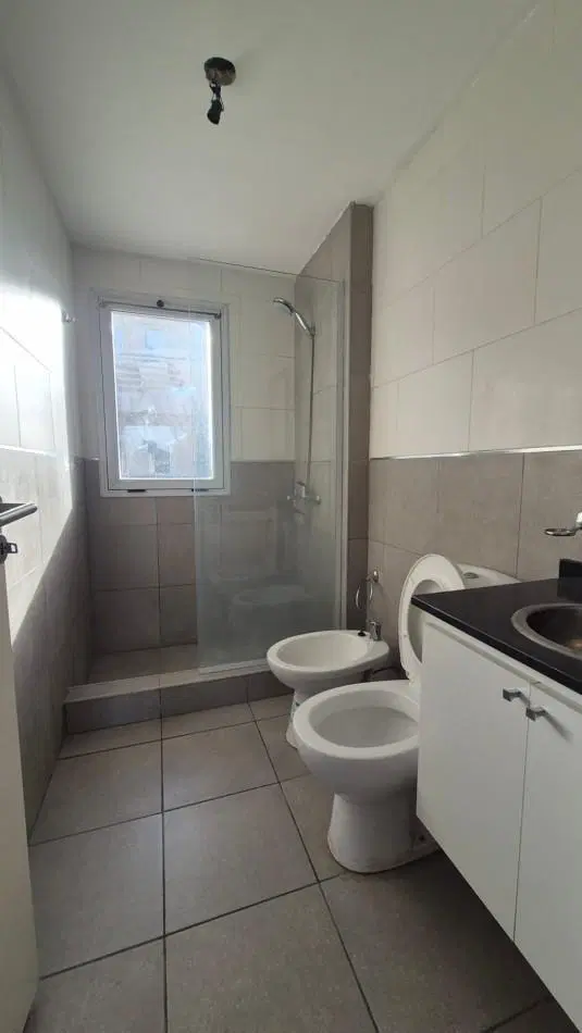 ALQUILER DE DEPARTAMENTO MODERNO A METROS DE LA ESTACION - CON BALCON, COCHERA Y BAJAS EXPENSAS. 4