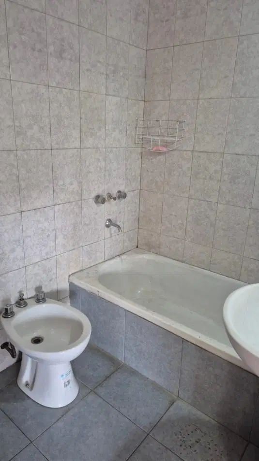 Alquiler Departamento 3 Ambientes a 300 mts Acc. Oeste con Cochera y Balcon 3