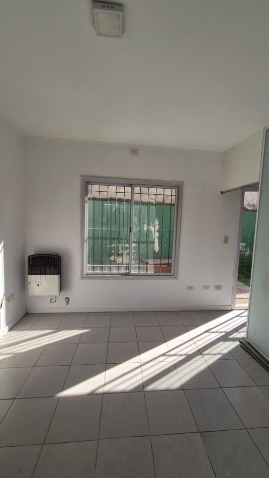 Foto de ¡Alquiler de Monoambiente con espacio dividio, patio y Cochera en Paso, imagen 2