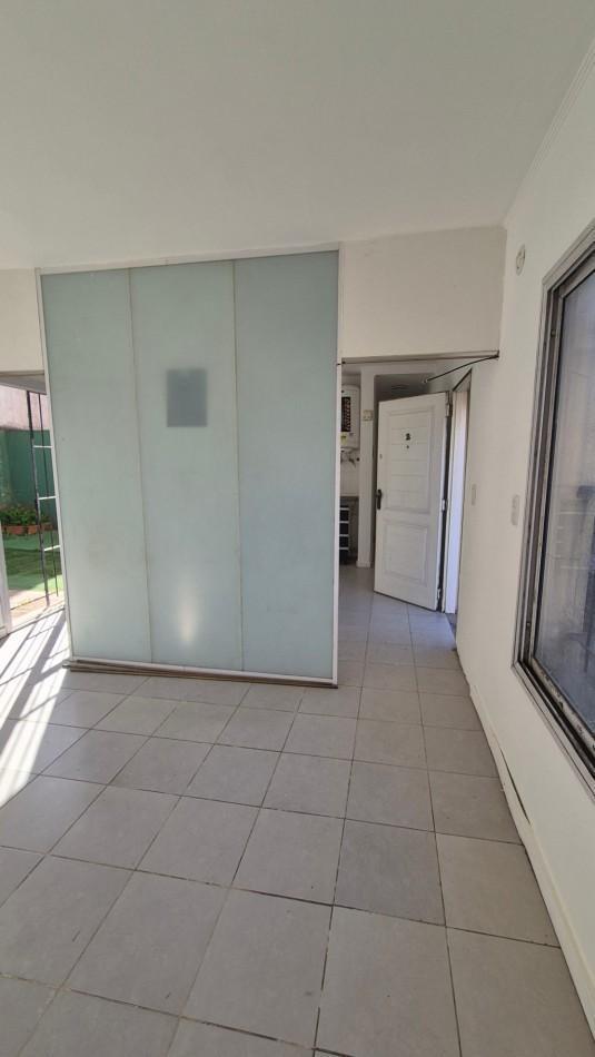 Foto de ¡Alquiler de Monoambiente con espacio dividio, patio y Cochera en Paso, imagen 5