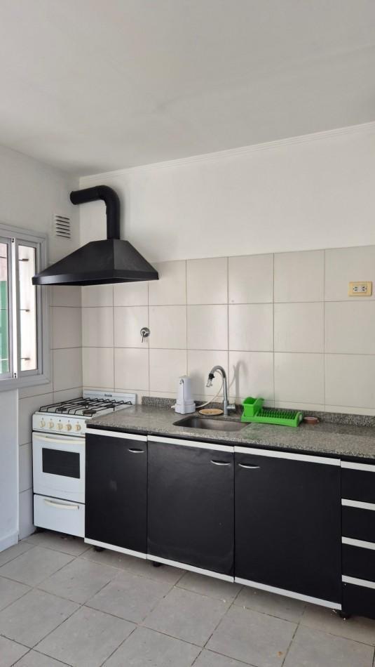 Foto de ¡Alquiler de Monoambiente con espacio dividio, patio y Cochera en Paso, imagen 1