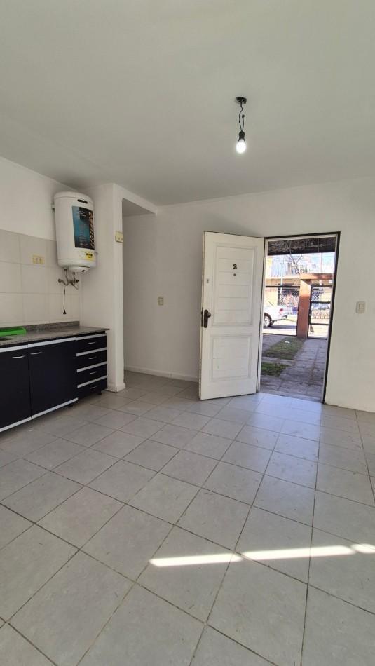 Foto de ¡Alquiler de Monoambiente con espacio dividio, patio y Cochera en Paso, imagen 4