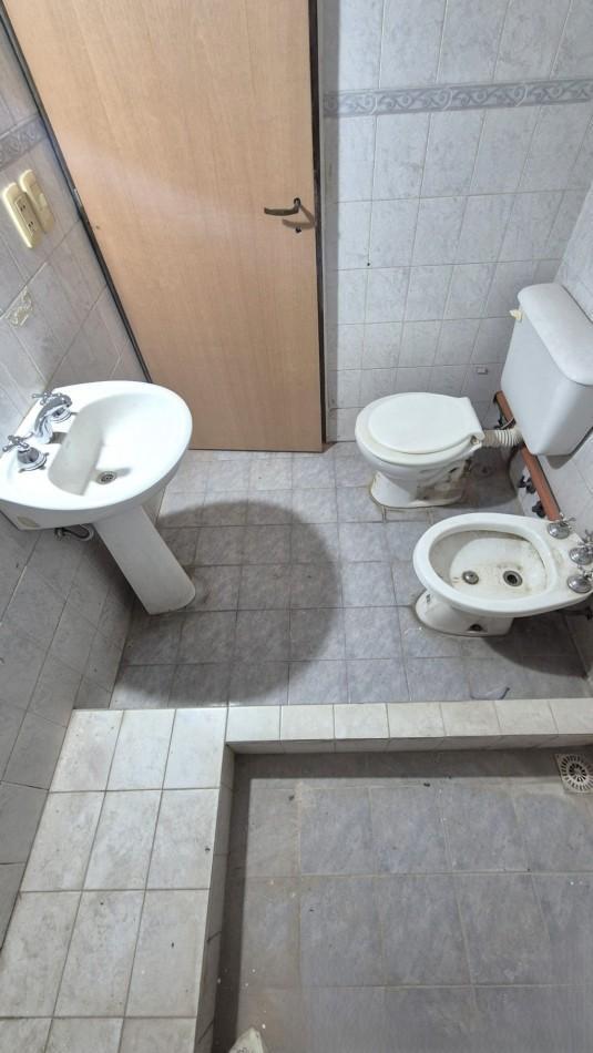 Foto de Alquiler Departamento 2 Ambientes Amplio con Colectivo en la Puerta |, imagen 1