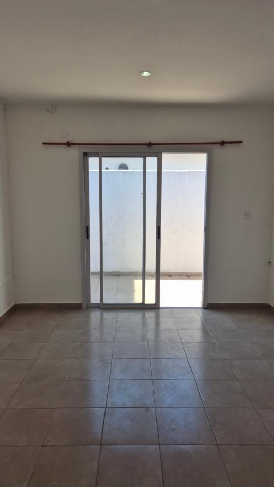 Foto de Alquiler Departamento 2 Ambientes con Patio | Paso del Rey Centro |, imagen 1