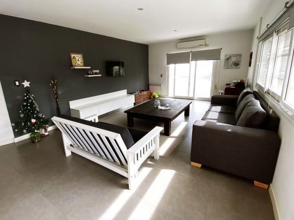 Foto de Venta Casa Moderna 4 Ambientes con Piscina y Quincho | 10 Cuadras, imagen 1