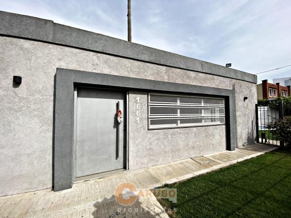 Foto de Venta Casa Moderna 4 Ambientes con Piscina y Quincho | 10 Cuadras, imagen 3
