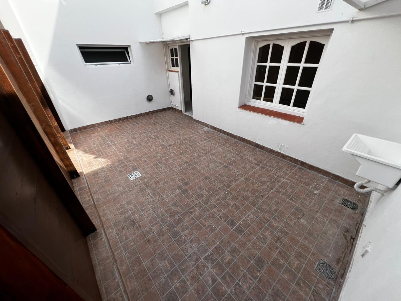 Foto de Venta PH 2 Amb. + patio/ al Fondo/ Reciclado, imagen 1