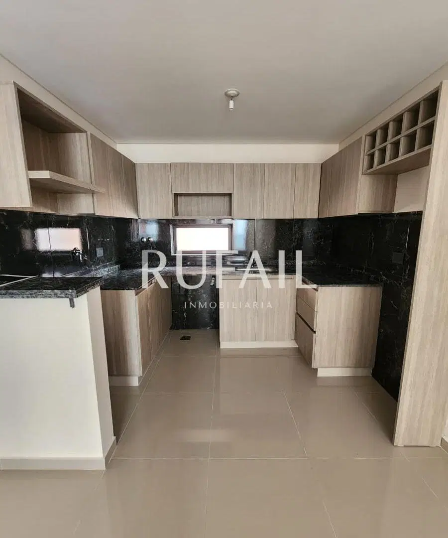 REGGIA 7 . B° NUEVA CORDOBA . ITUZAINGO N 400 . 2 DOR A ESTRENAR 5