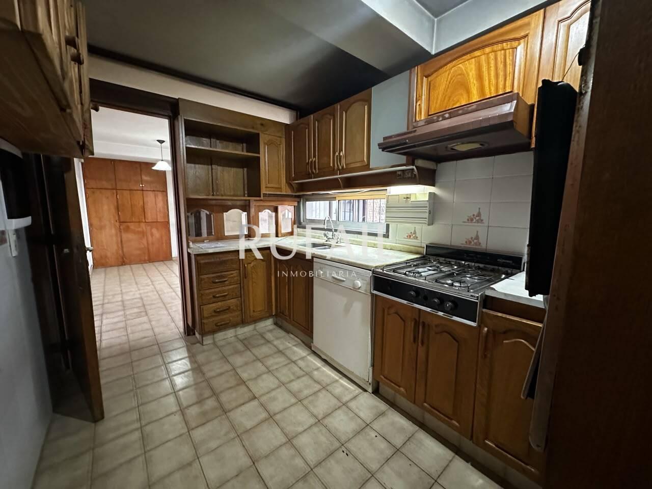 Foto de GRAN DEPTO EN VENTA, PISO EN AV. H.YRIGOYEN AL 300- 2 COCHERAS, imagen 3