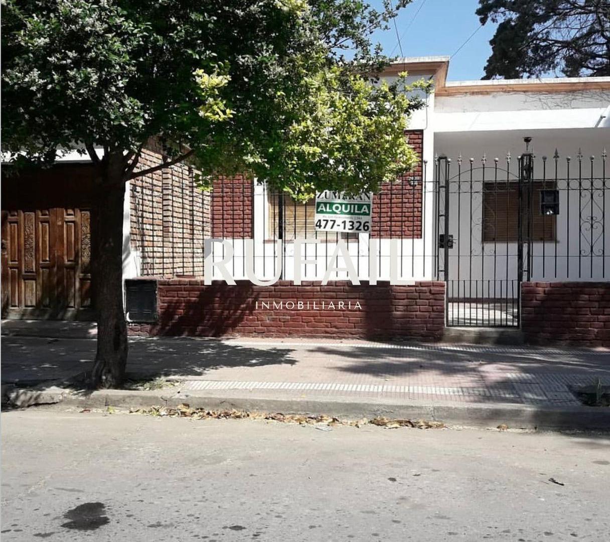 Foto de CASA EN VENTA DE 2 DORM. PATIO. GARAGE 2 VEHÍCULOS. B PUEYRREDON, imagen 2