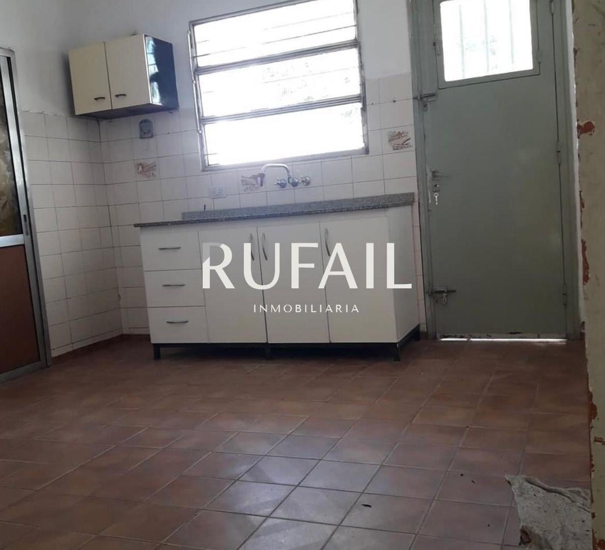 Foto de CASA EN VENTA DE 2 DORM. PATIO. GARAGE 2 VEHÍCULOS. B PUEYRREDON, imagen 3