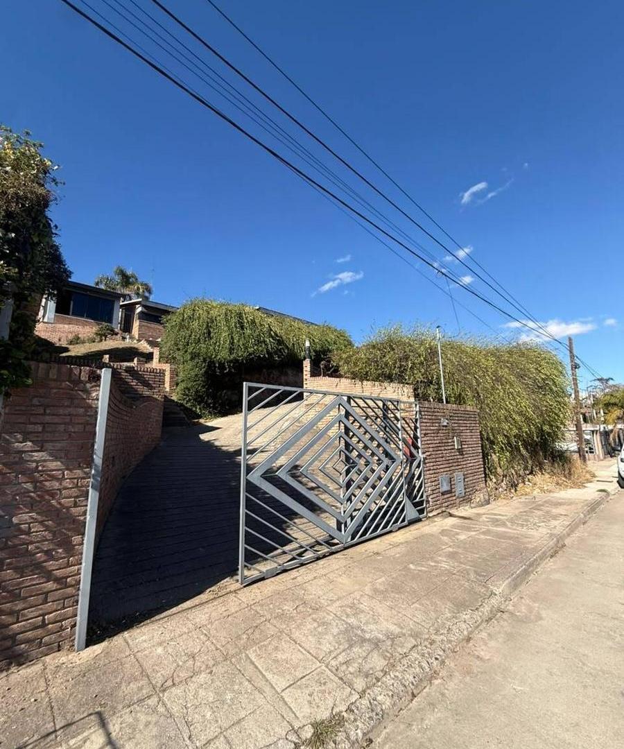 Foto de CASA EXCLUSIVA EN VCP. 3 DORM 4 BAÑOS. PISCINA. QUINCHO. COCHERAS, imagen 3