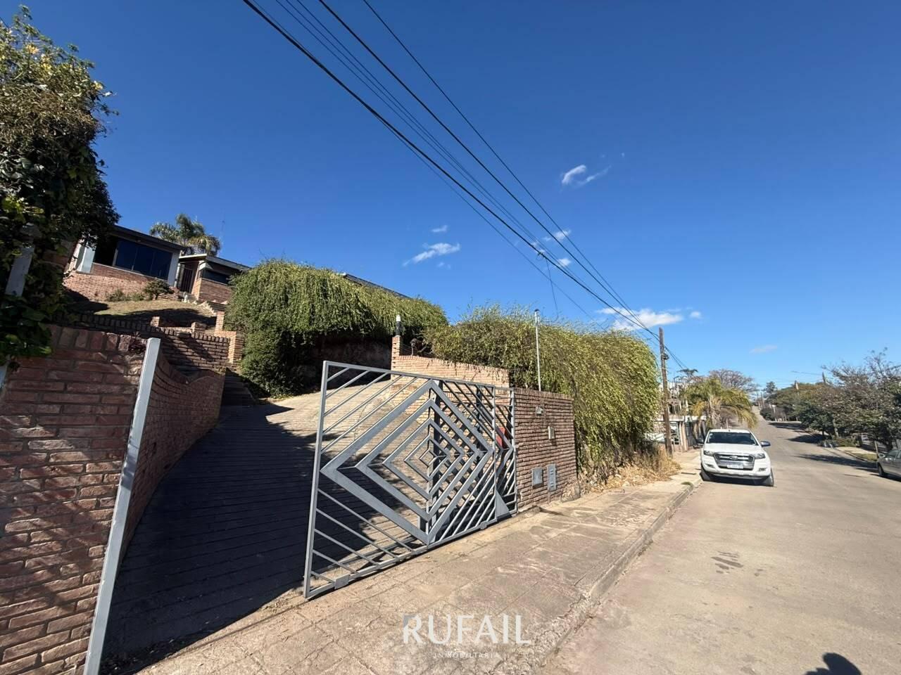 Foto de CASA EXCLUSIVA EN VCP. 3 DORM 4 BAÑOS. PISCINA. QUINCHO. COCHERAS, imagen 4